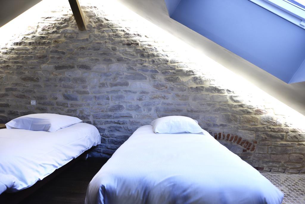 Aux Terrasses Otel Tournus Oda fotoğraf